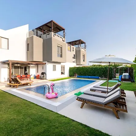 Filoxenia Villas فيلة غينادي