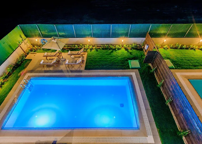 فيلة Filoxenia Villas *