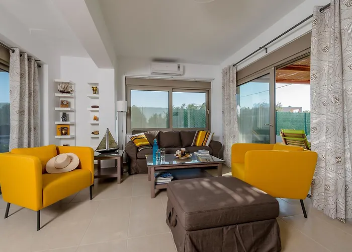 فيلة Filoxenia Villas *